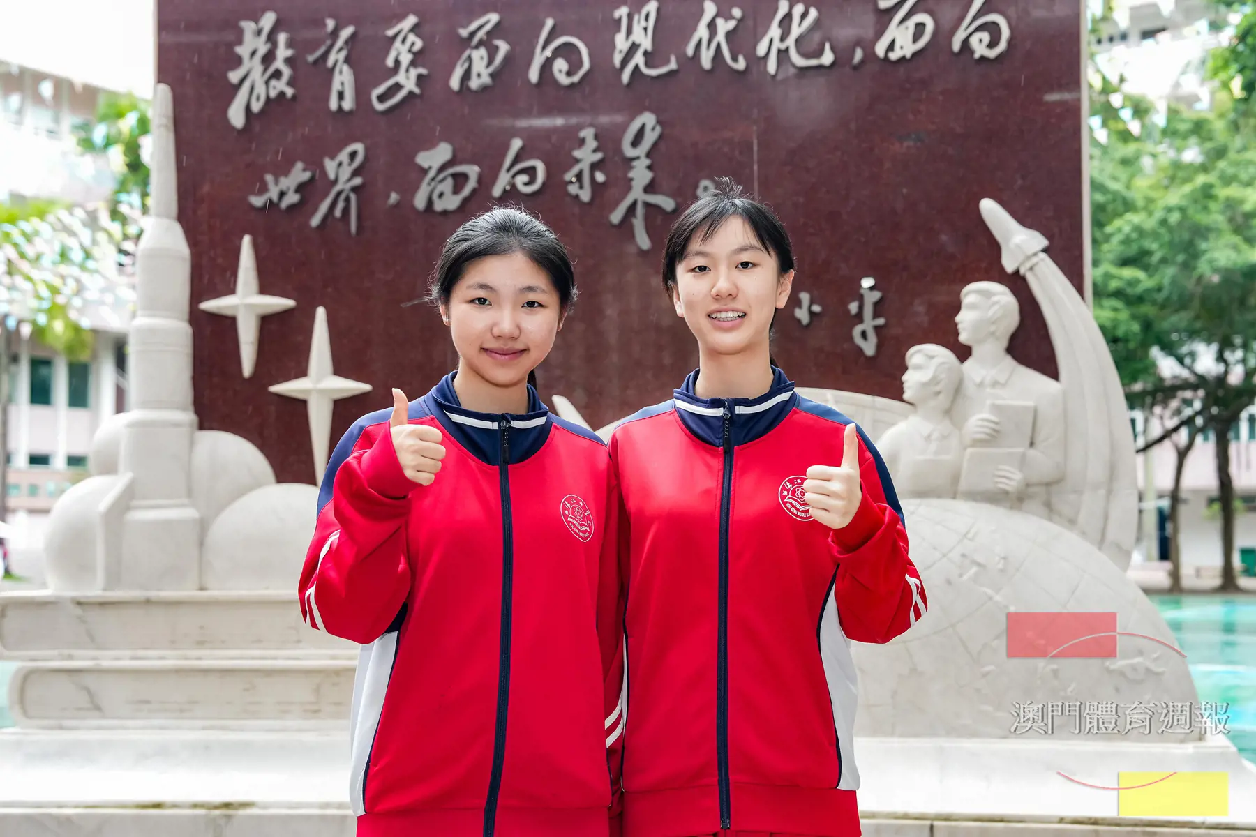 稿1 董子渝（左）與張子瑜難忘團隊重奪優異獎的時刻.jpg